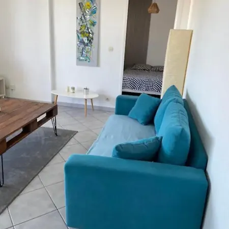 شقة Calme, Climatise, Terrasse, Place De Parking